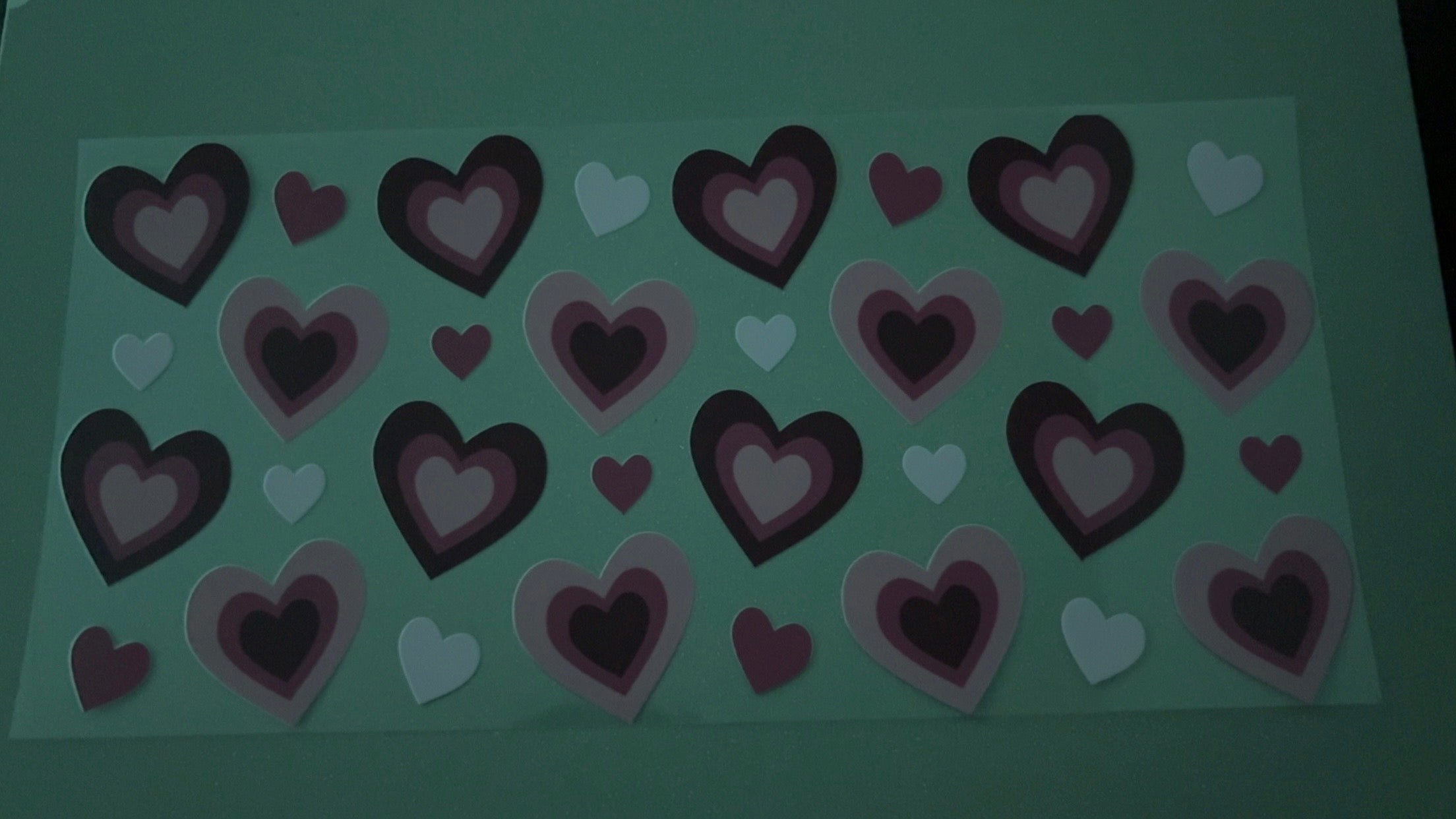 Light & dark pink hearts